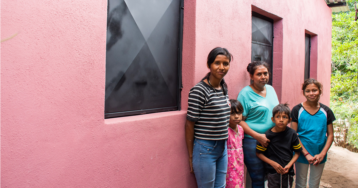 Mailyn Najera and her family in front of their new home